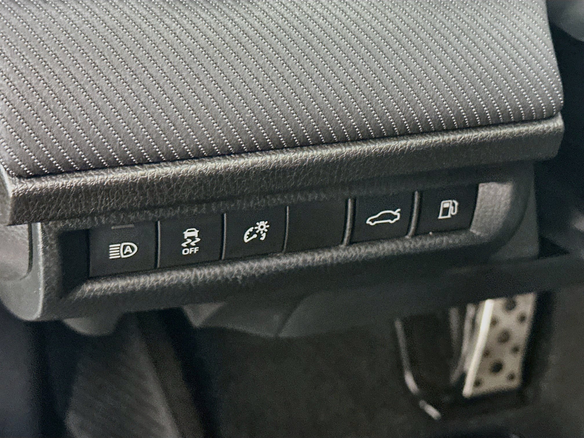 Used 2025 Toyota Camry SE FWD image 17