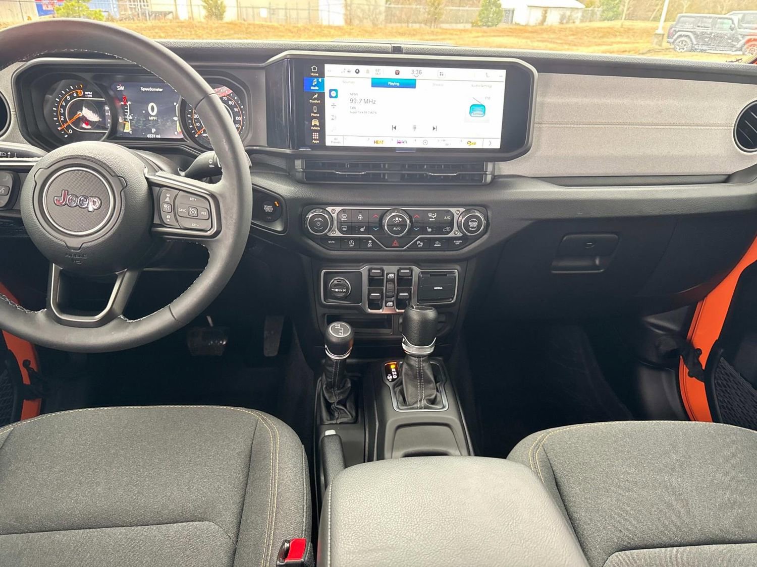 Used 2025 Jeep Gladiator Sport image 19