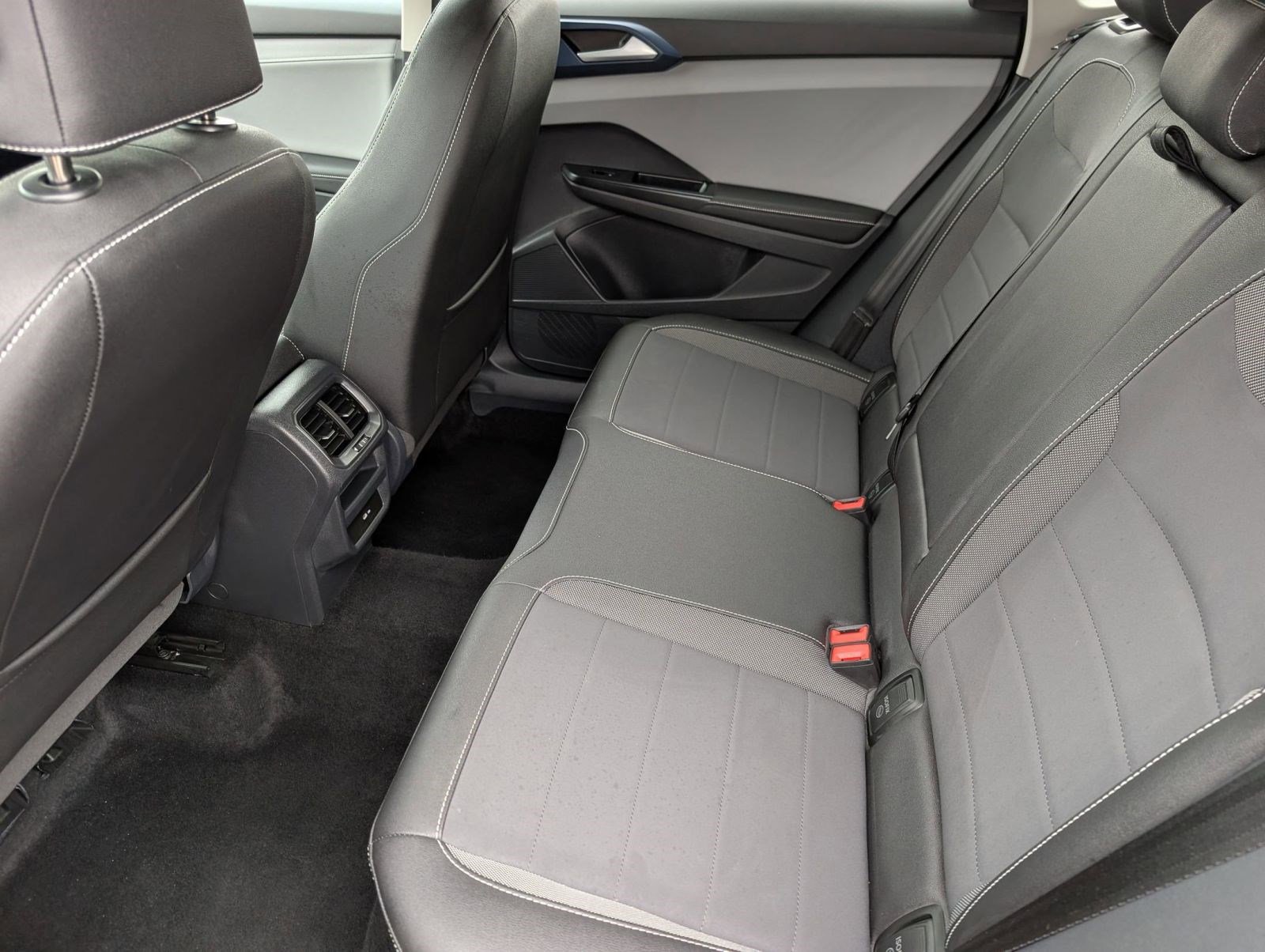 Used 2024 Volkswagen Taos SE image 26