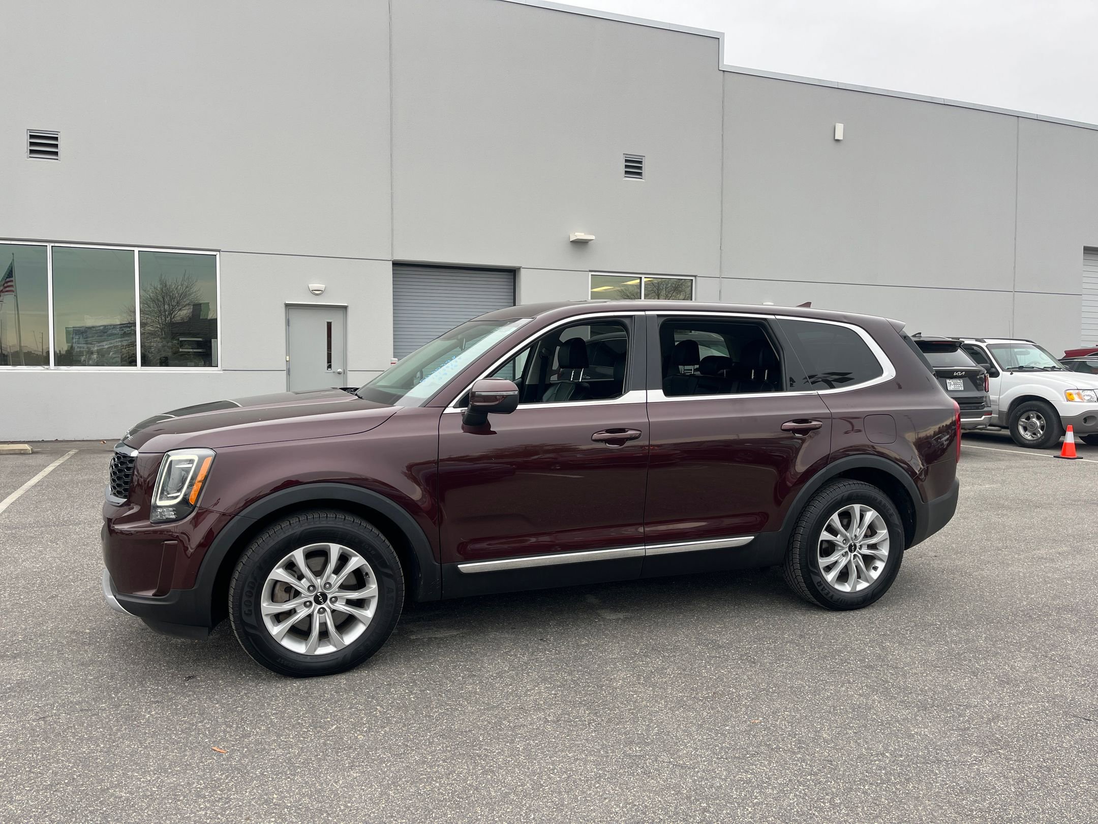 Used 2022 Kia Telluride LX image 4