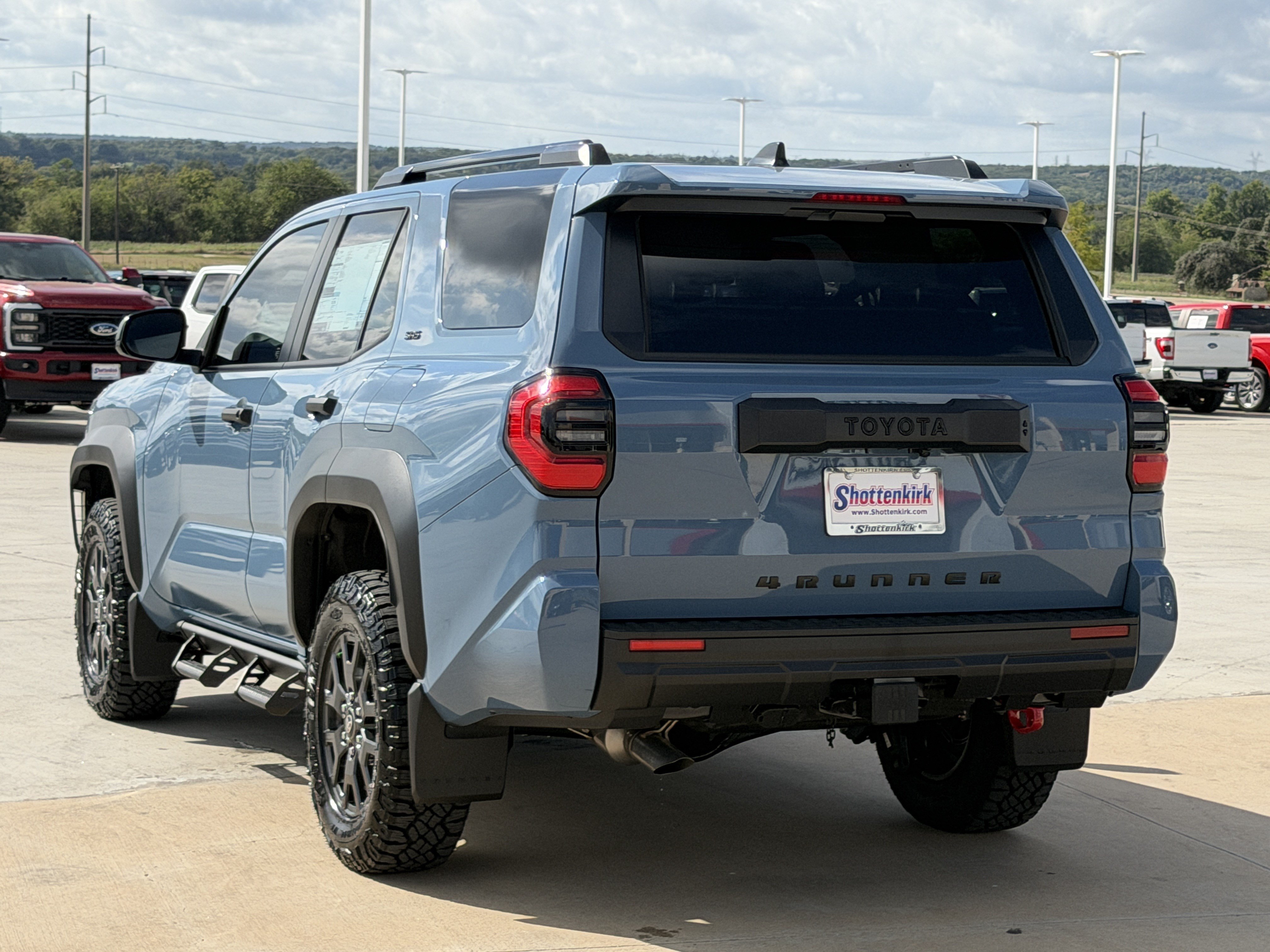 New 2026 Toyota 4Runner SR5 AWD/4WD image 4