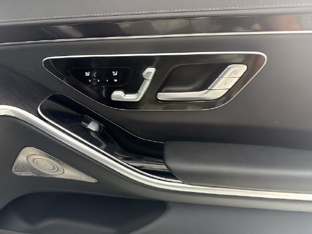 Used 2022 Mercedes-Benz S 500 4MATIC w/ AMG Line Package image 30