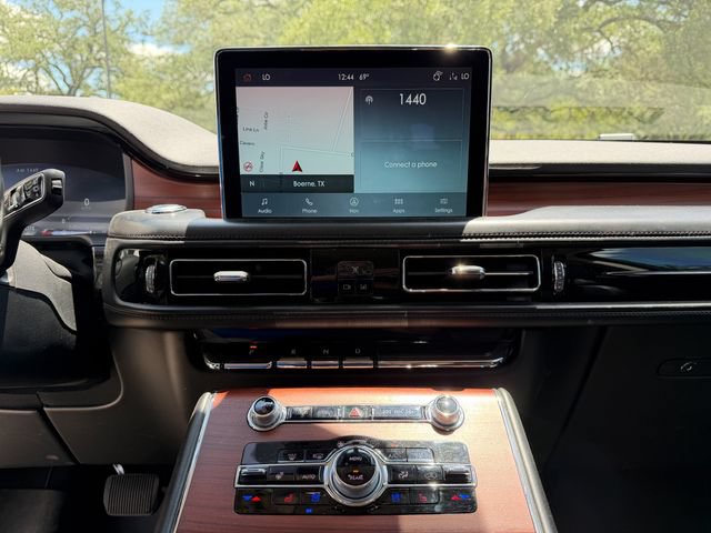 Used 2022 Lincoln Aviator Reserve w/ Equipment Group 201A AWD/4WD image 12