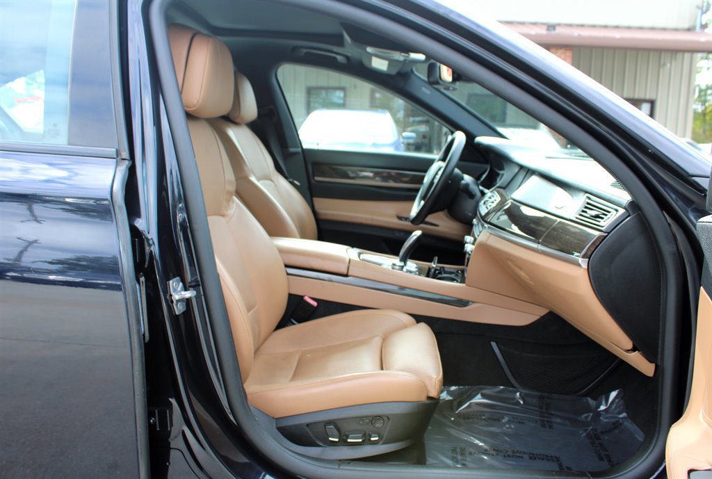 Used 2012 BMW 750Li xDrive AWD/4WD image 16