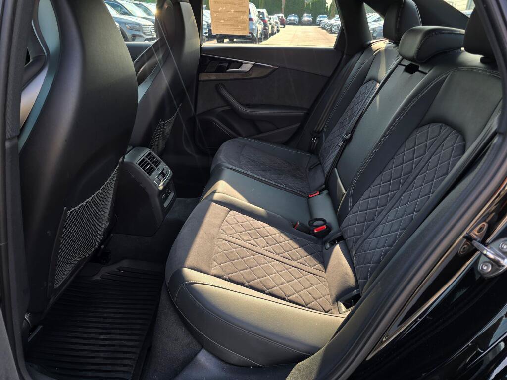 Used 2023 Audi S4 Premium Plus w/ Premium Plus Package AWD/4WD image 20