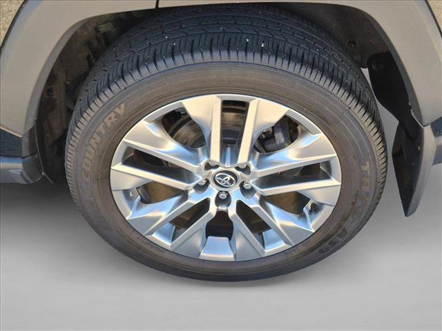 Used 2020 Toyota RAV4 XLE Premium AWD/4WD image 25