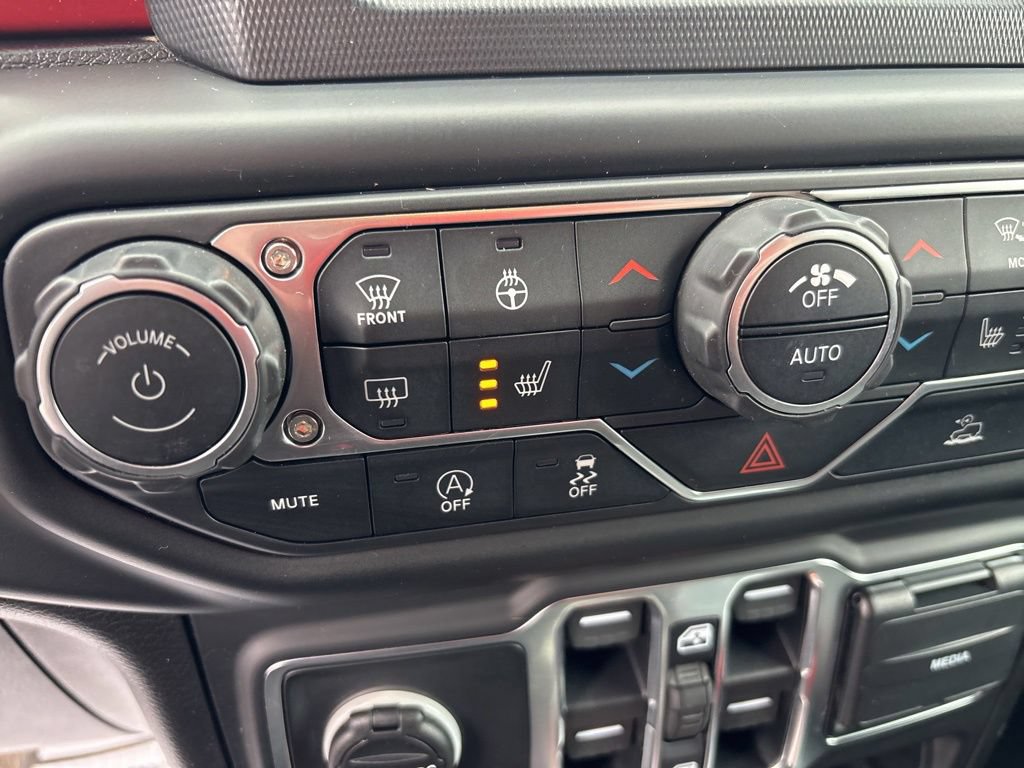 Used 2021 Jeep Gladiator Rubicon w/ Cold Weather Group AWD/4WD image 32