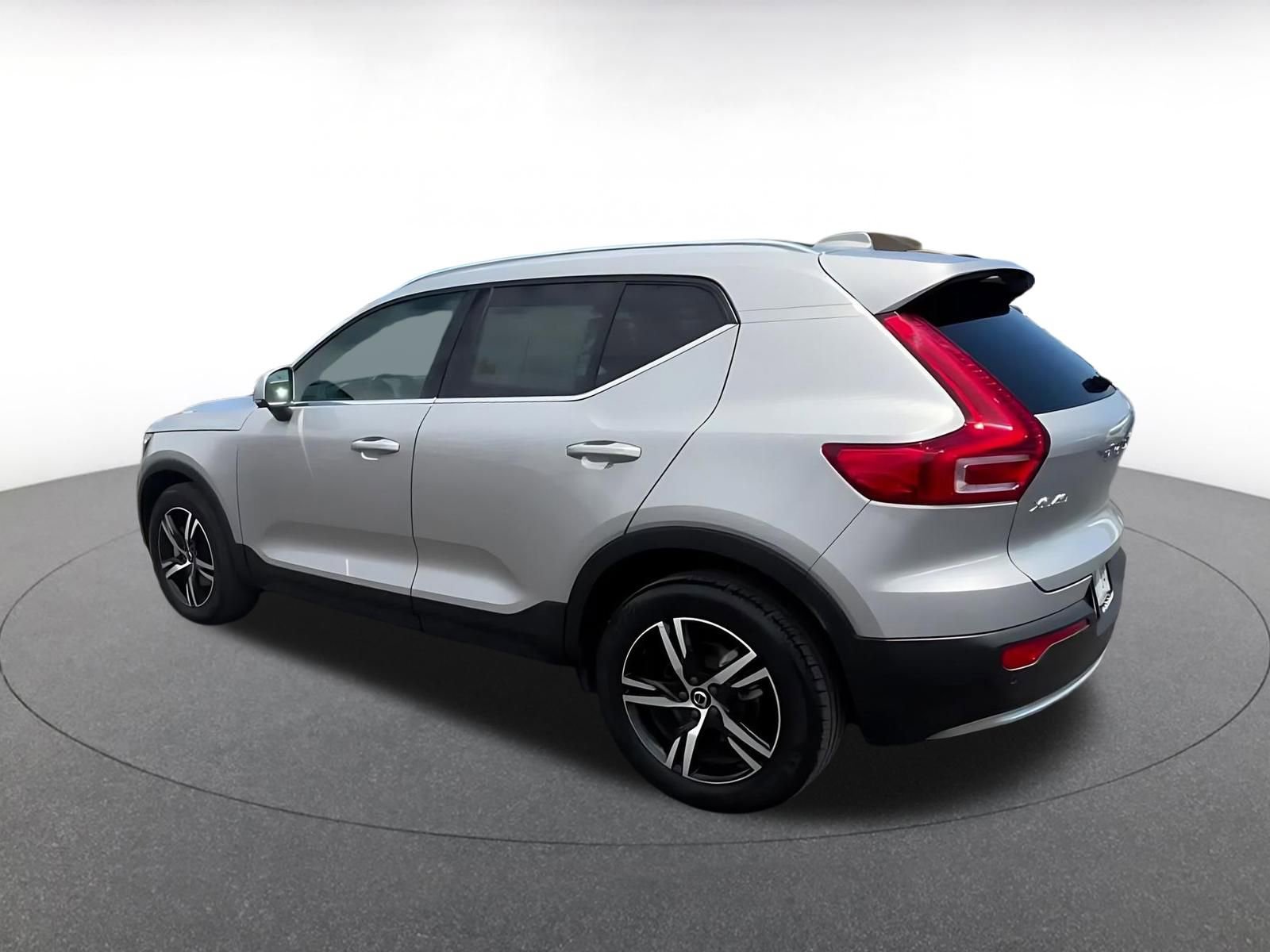 Used 2024 Volvo XC40 B5 Core AWD/4WD image 10