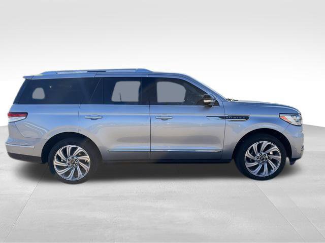 Used 2024 Lincoln Navigator Reserve AWD/4WD image 11