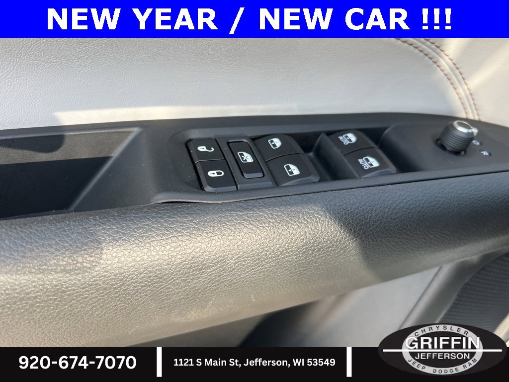 Used 2024 Jeep Compass Limited image 16