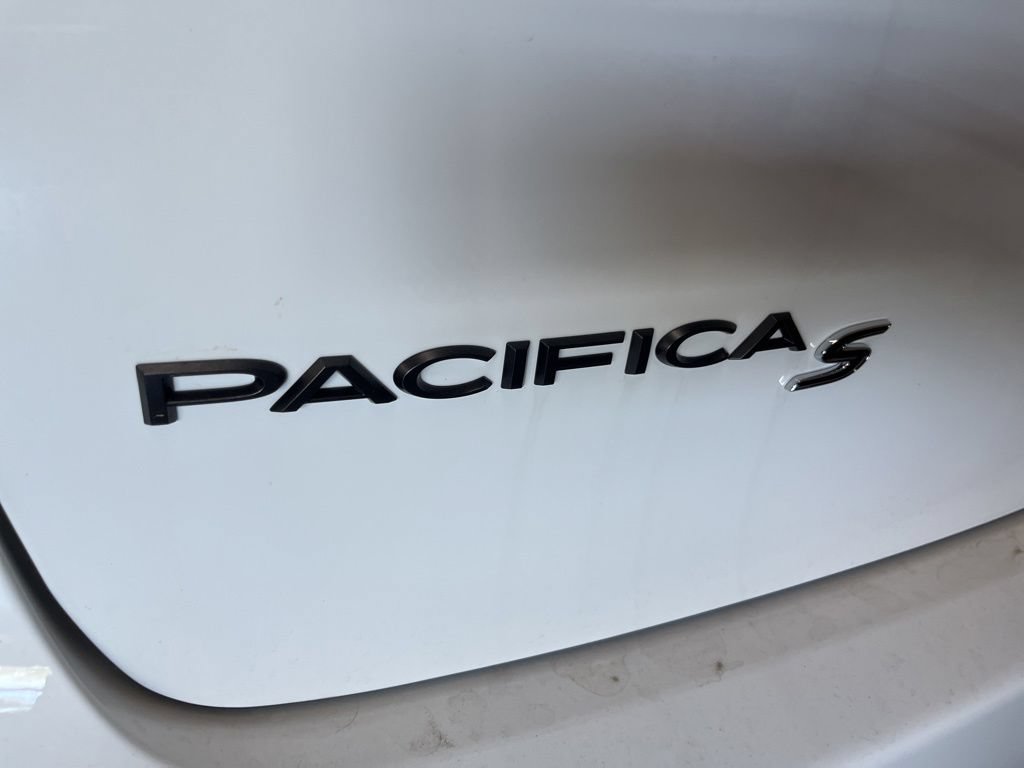 New 2027 Chrysler Pacifica Limited FWD image 20