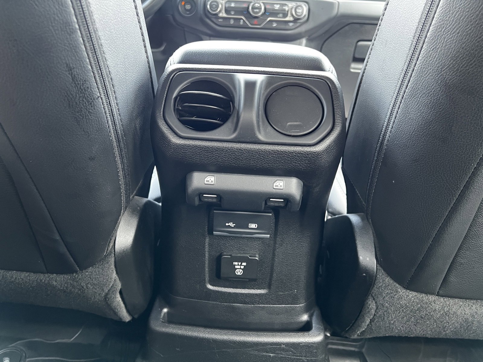Used 2018 Jeep Wrangler Unlimited Sahara image 8