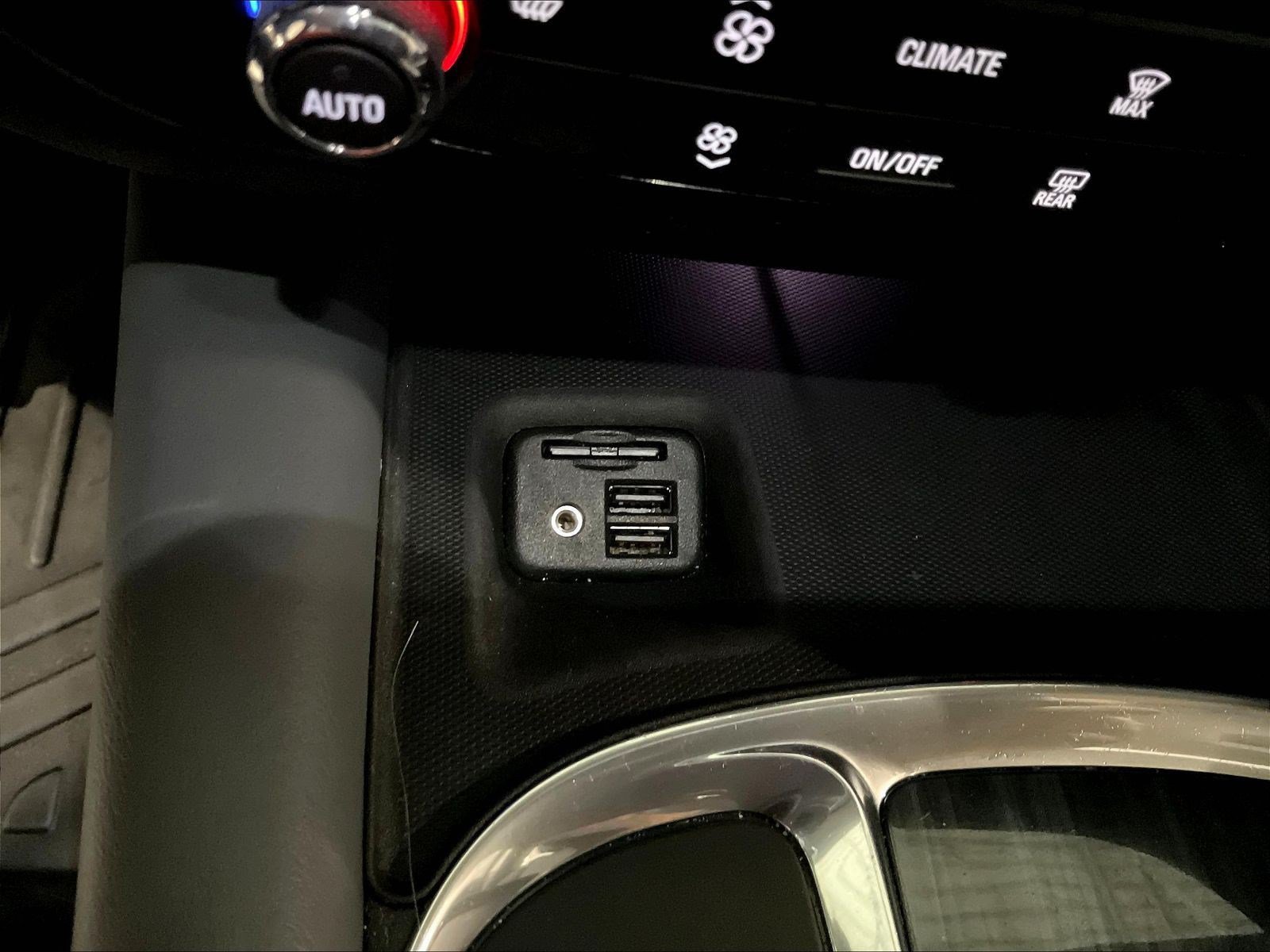 Used 2020 Buick Enclave Essence w/ Sound and Sites Package FWD image 16