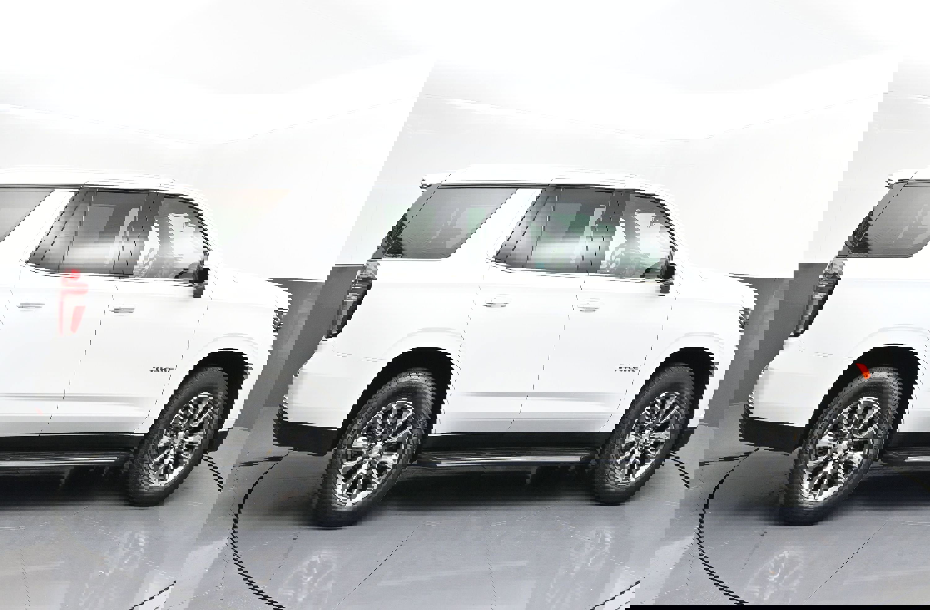 Used 2023 Chevrolet Tahoe LS w/ Driver Alert Package AWD/4WD image 8