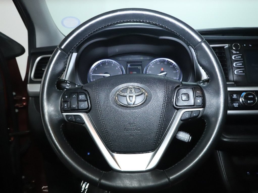 Used 2019 Toyota Highlander SE w/ Nightshade Edition AWD/4WD image 23