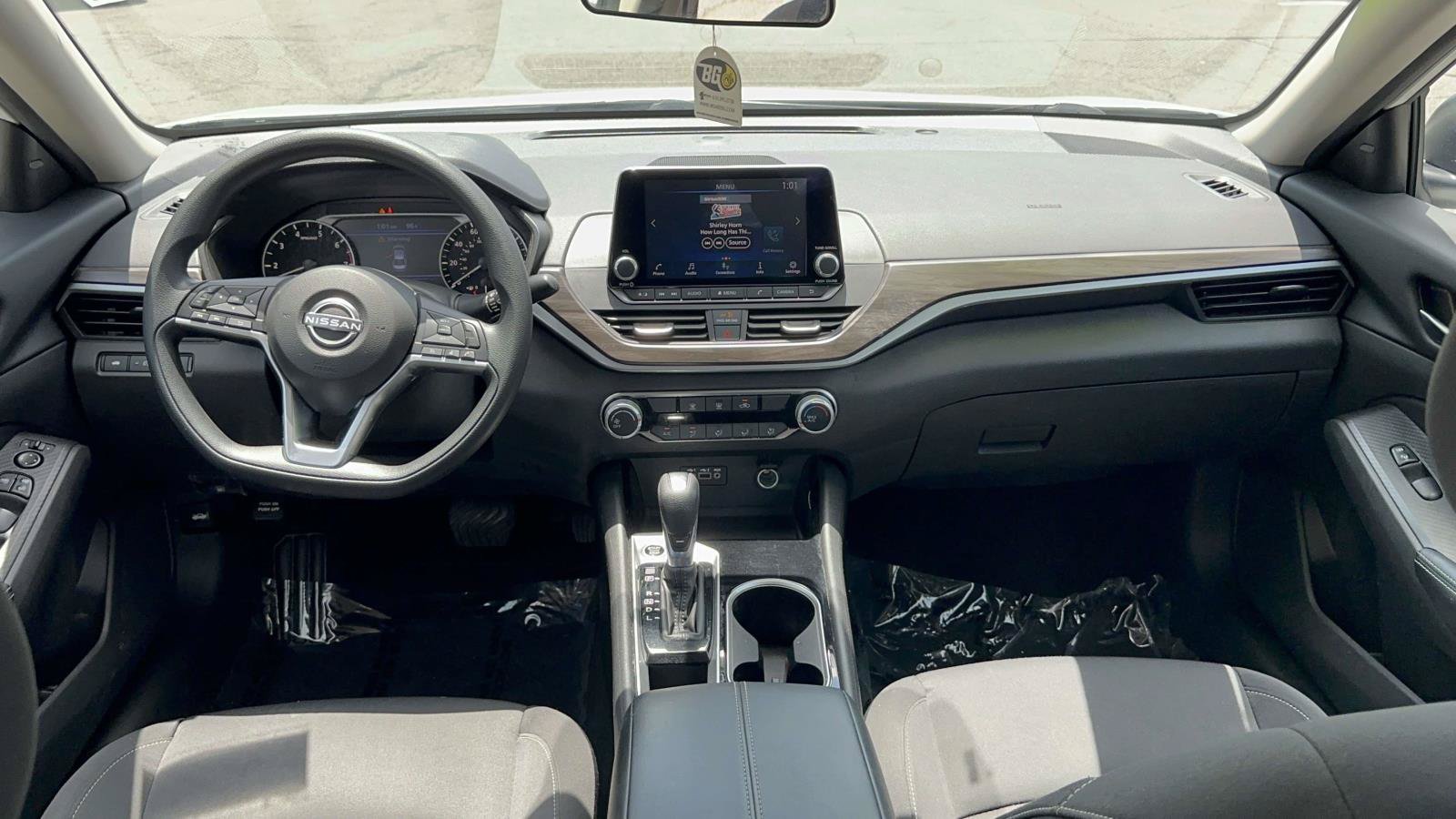 Used 2024 Nissan Altima 2.5 SV FWD image 11