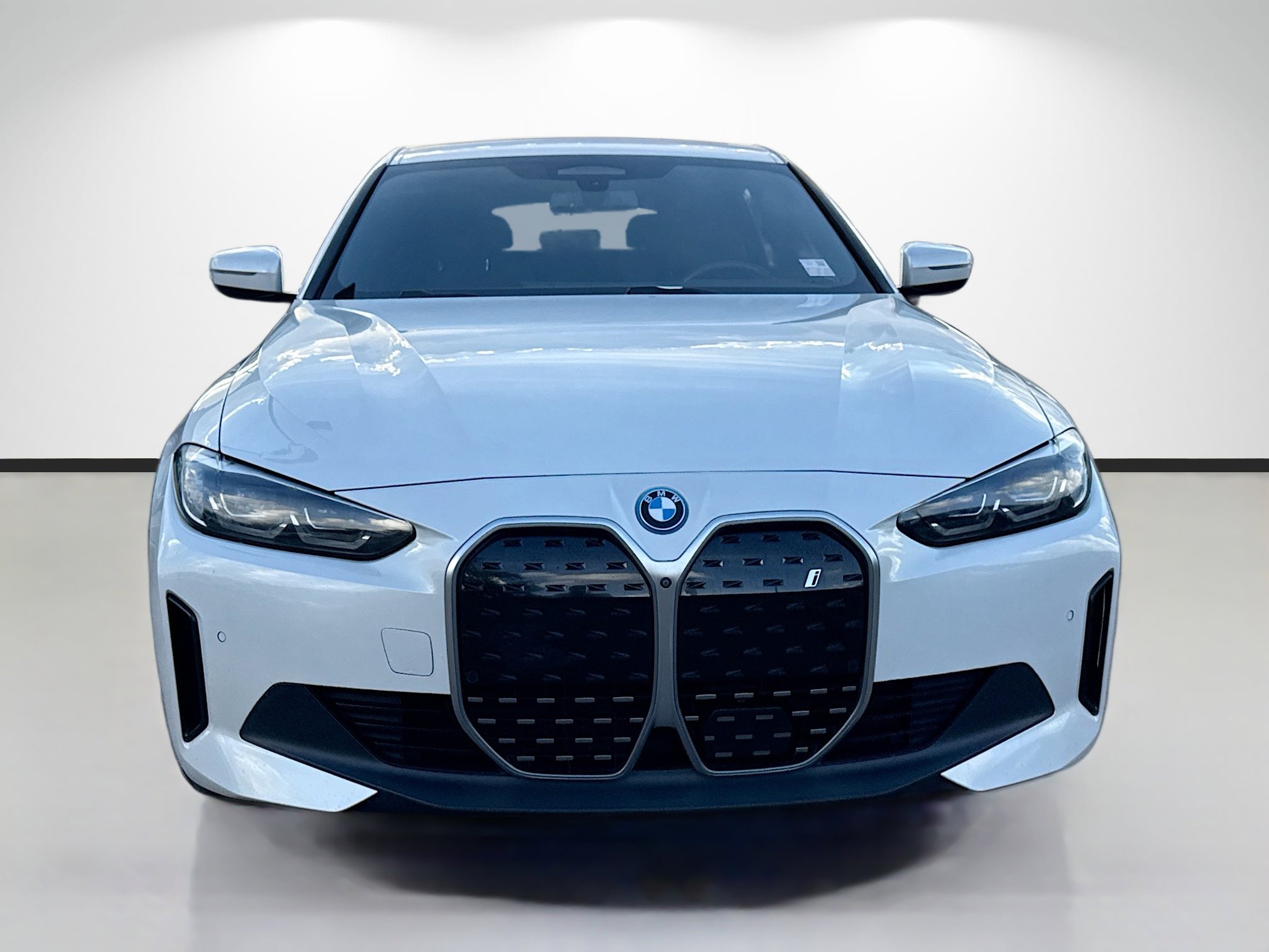 Used 2023 BMW i4 eDrive35 image 8