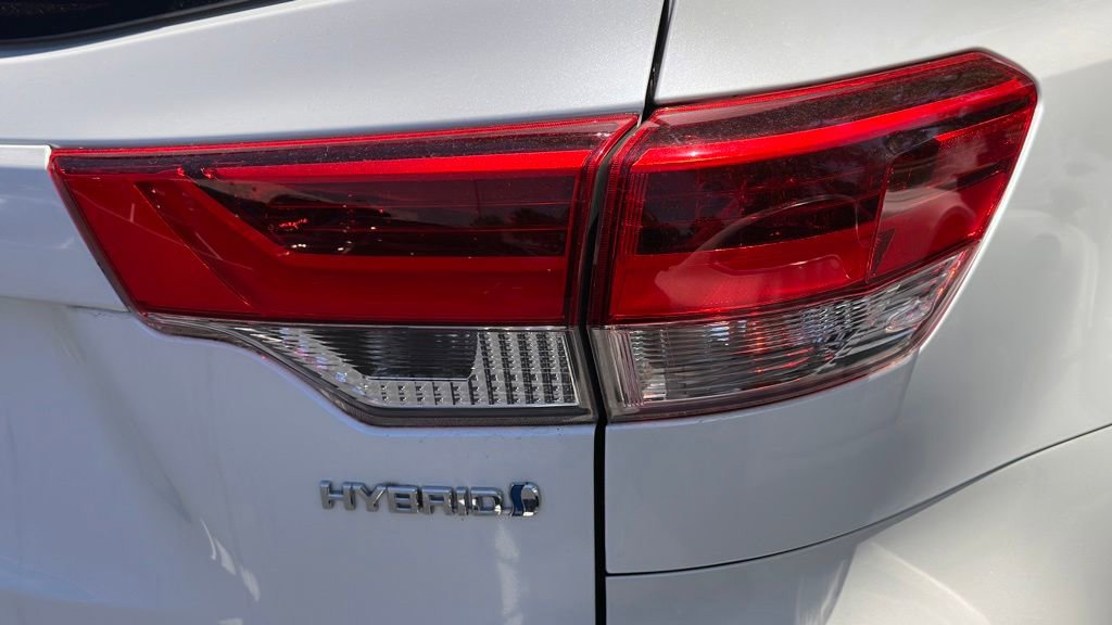 Used 2017 Toyota Highlander XLE AWD/4WD image 8