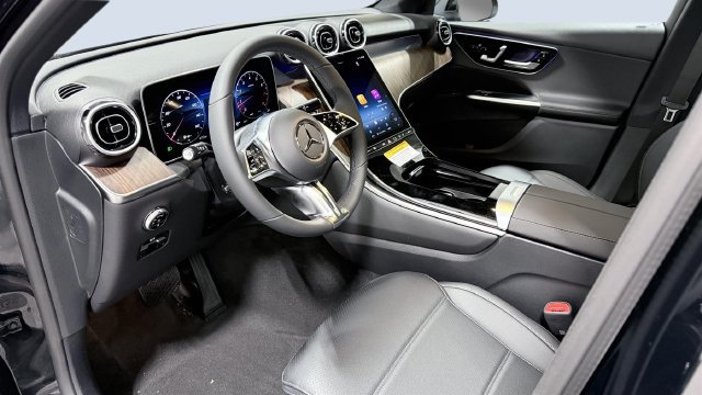 Used 2026 Mercedes-Benz GLC 300 4MATIC image 5