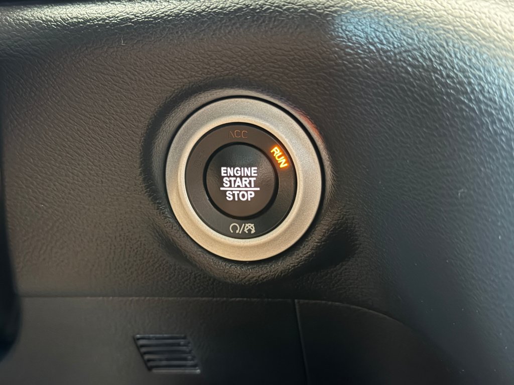 Used 2025 Chrysler Pacifica Select FWD image 28
