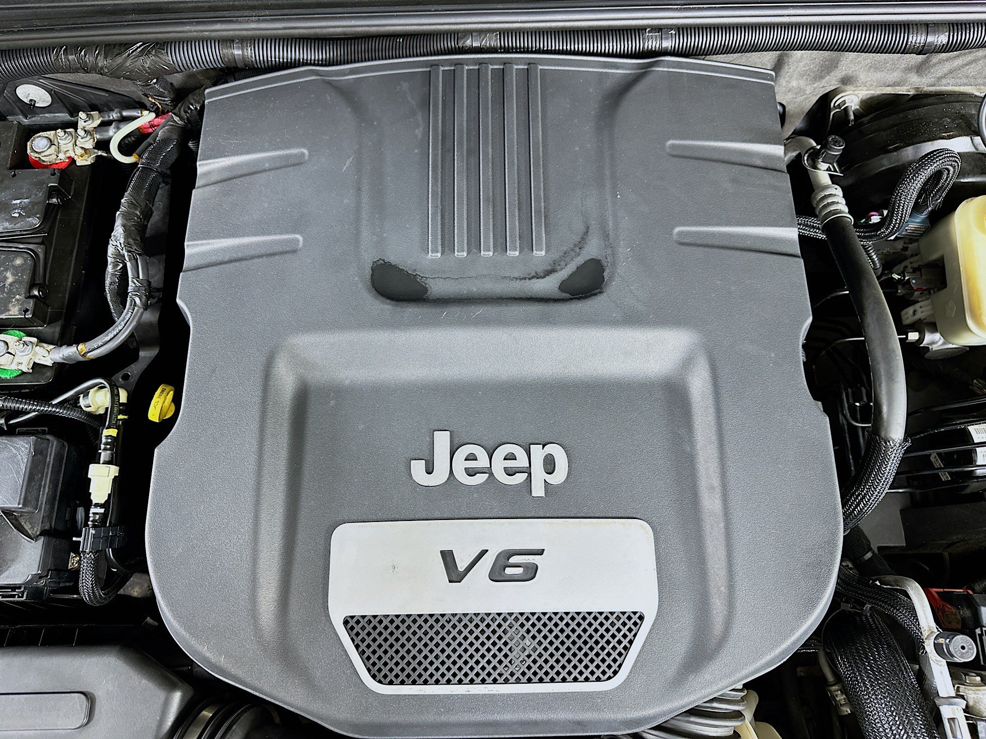 Used 2014 Jeep Wrangler Sahara w/ Connectivity Group AWD/4WD image 26