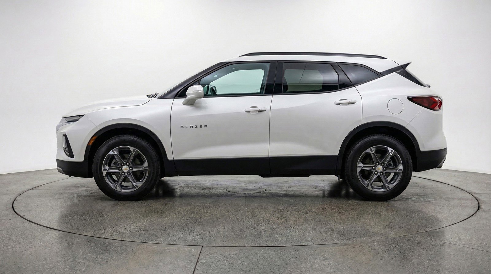 Used 2025 Chevrolet Blazer LT FWD image 5
