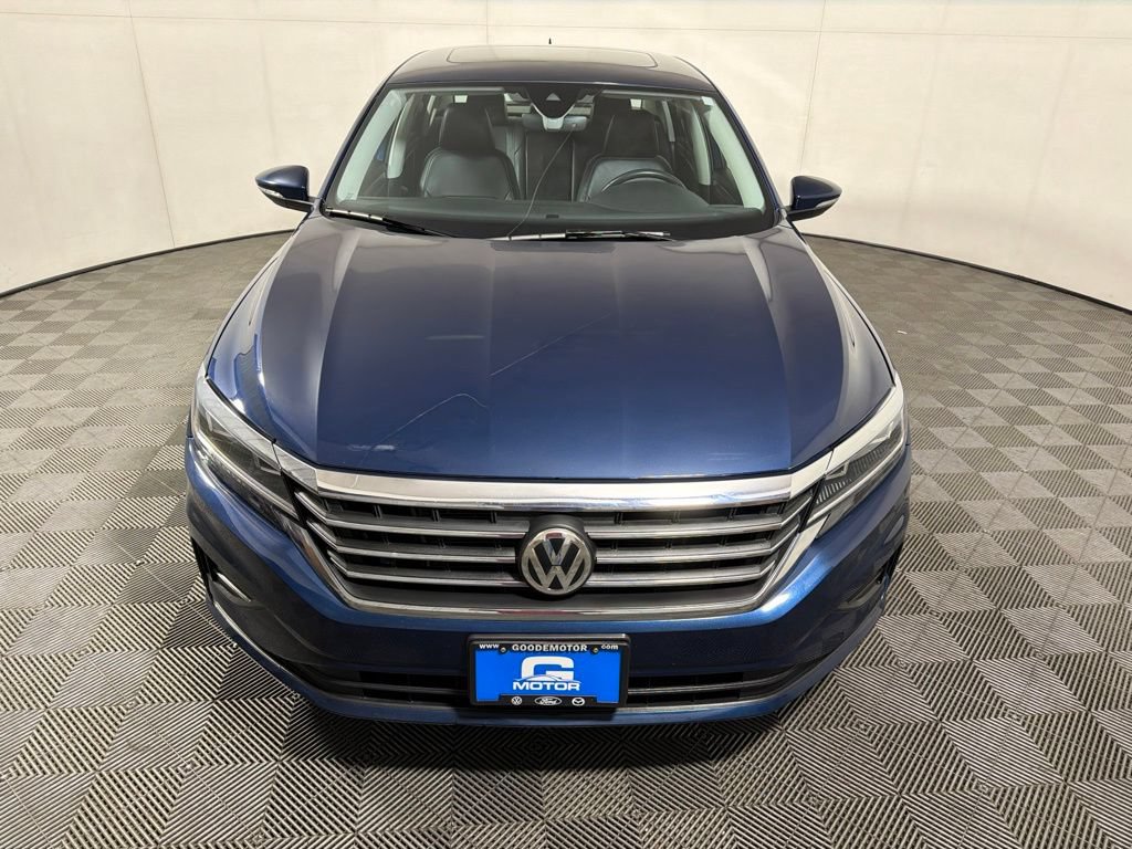 Certified 2022 Volkswagen Passat 2.0T SE FWD image 3