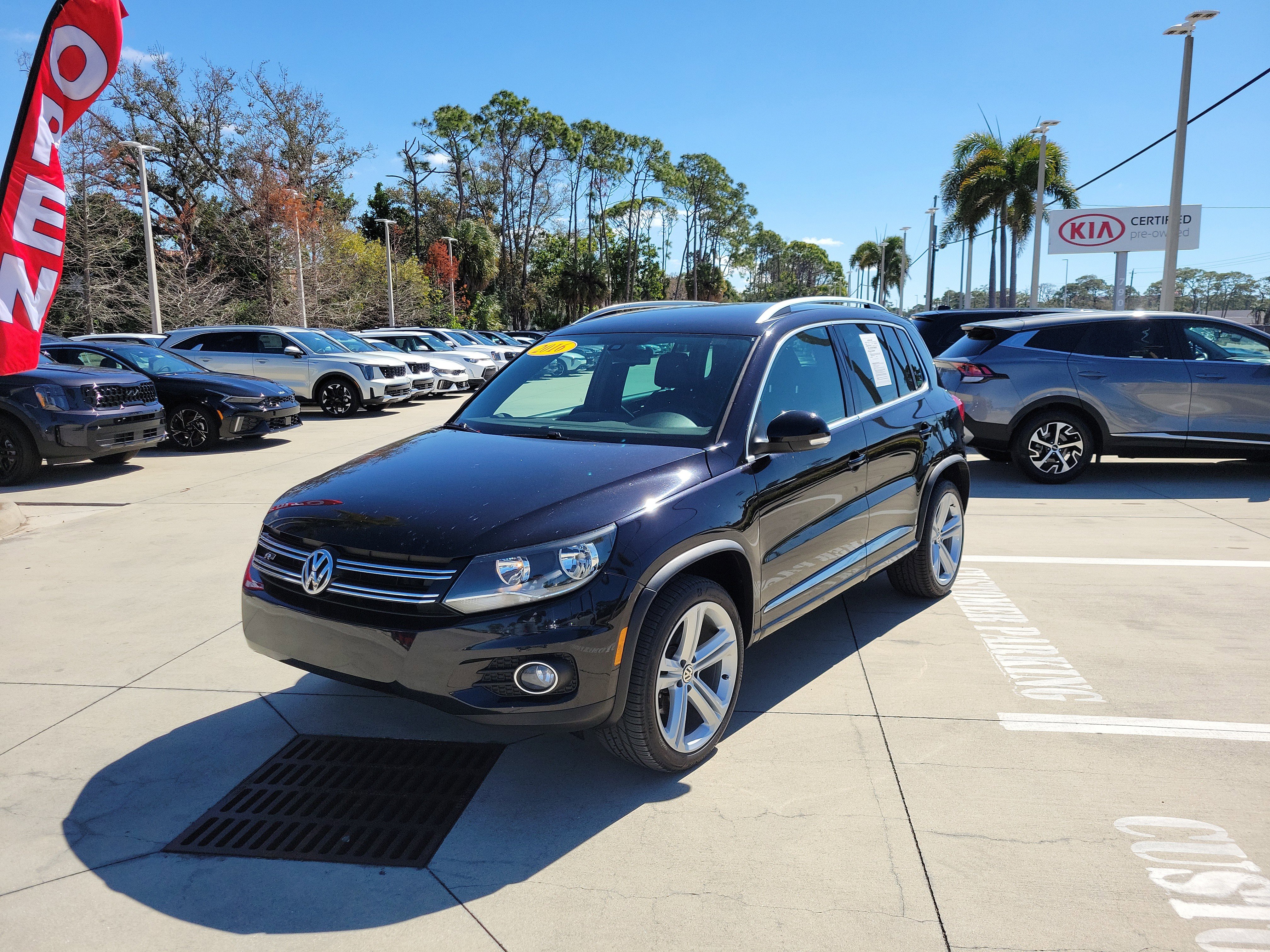 Used 2016 Volkswagen Tiguan R-Line image 8