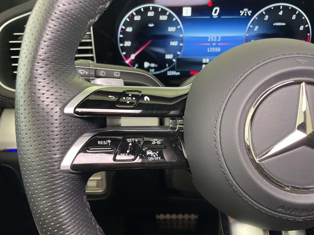 Used 2025 Mercedes-Benz GLS 580 4MATIC image 34