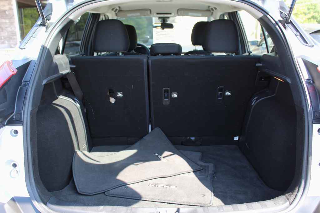 Used 2020 Nissan Kicks SV FWD image 8