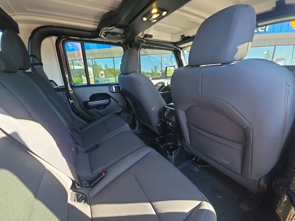 Used 2022 Jeep Gladiator Sport AWD/4WD image 14