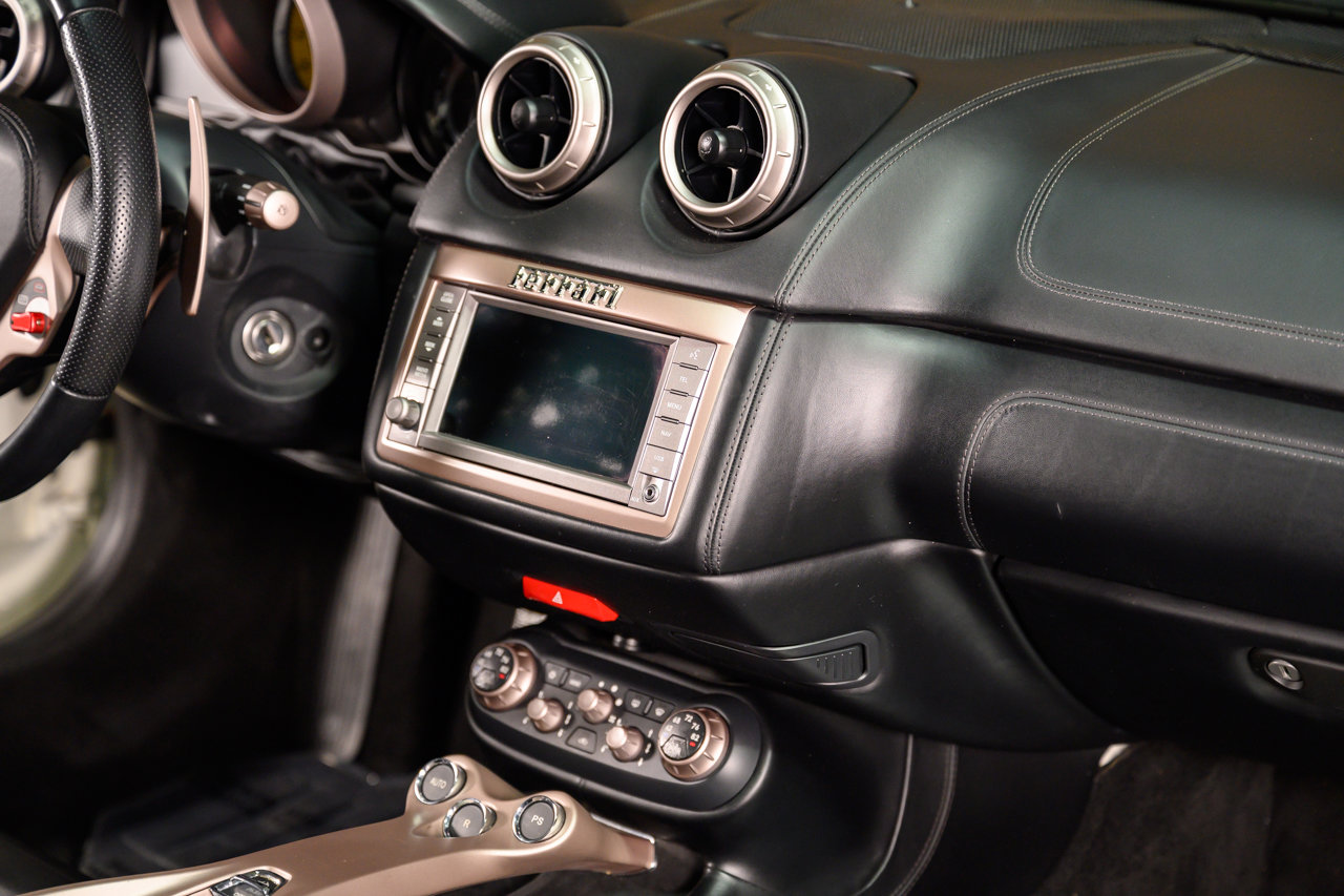 Used 2014 Ferrari California image 37