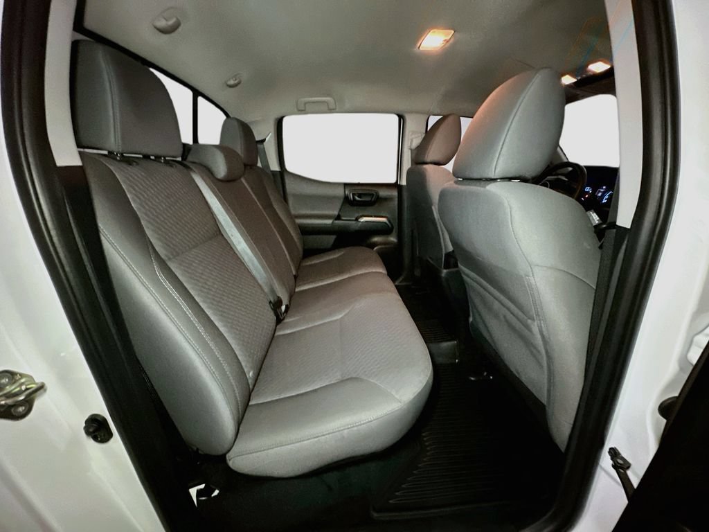 Used 2020 Toyota Tacoma SR5 AWD/4WD image 34