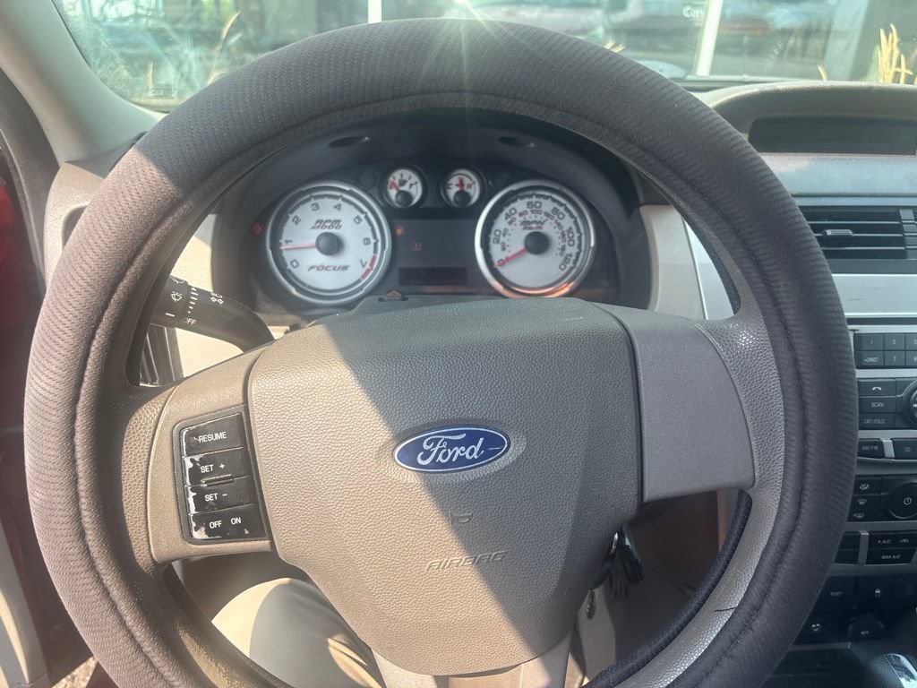 Used 2011 Ford Focus SE FWD image 10