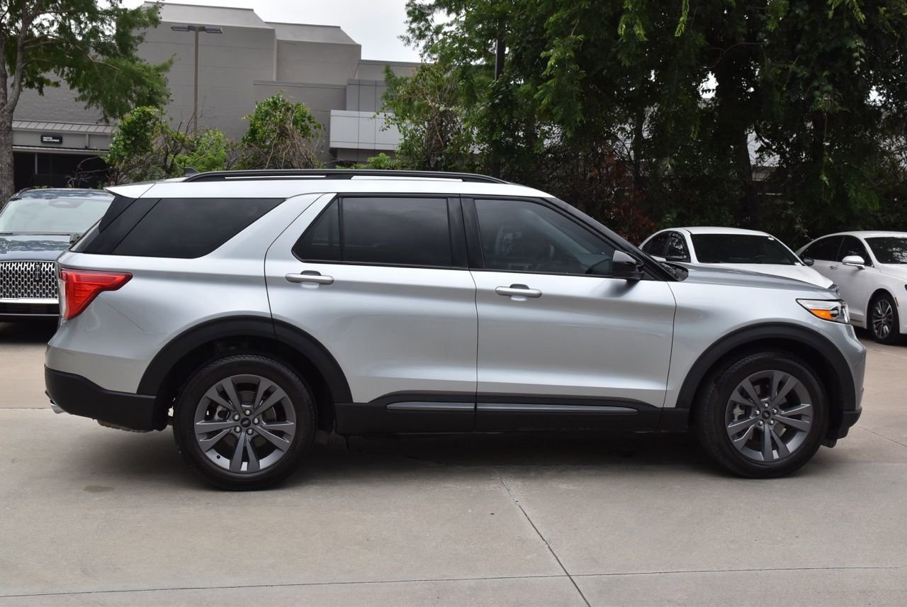 Used 2023 Ford Explorer XLT w/ Equipment Group 202A RWD image 6