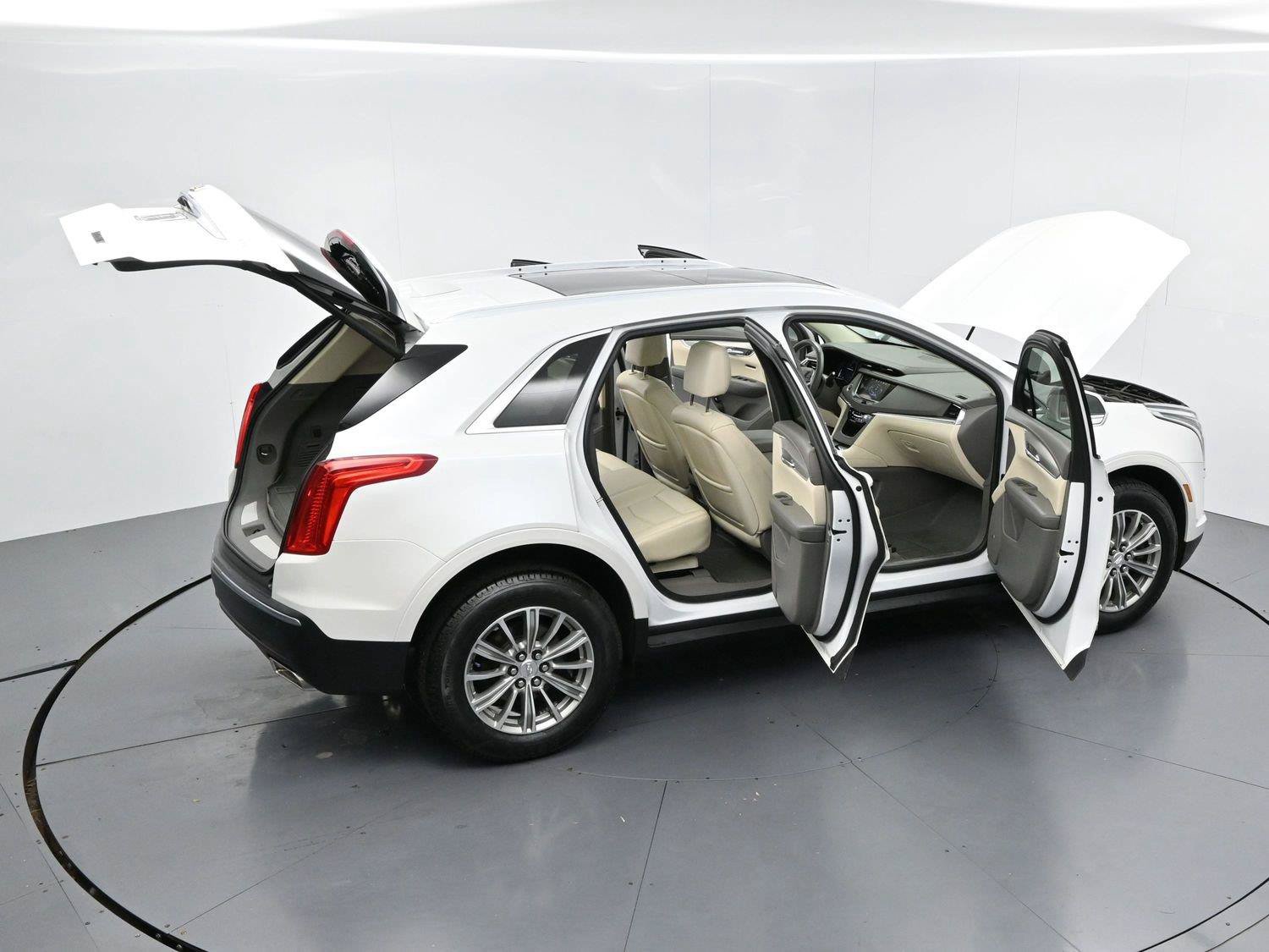 Used 2017 Cadillac XT5 Luxury w/ Driver Awareness Package FWD image 46