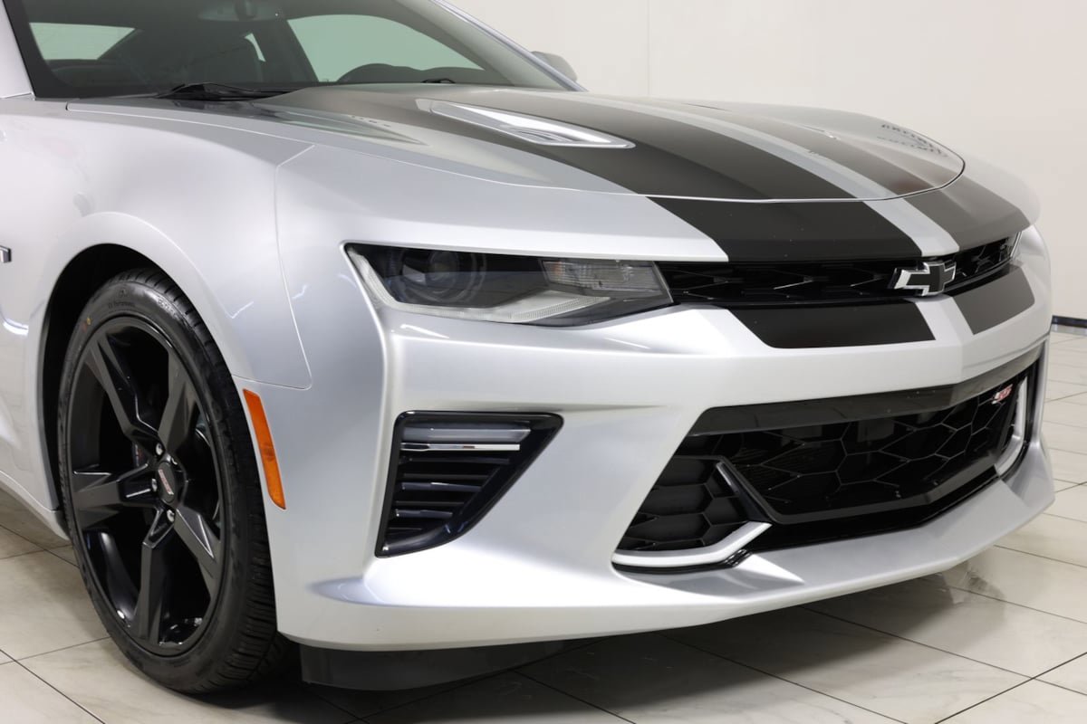 Used 2018 Chevrolet Camaro SS RWD image 37