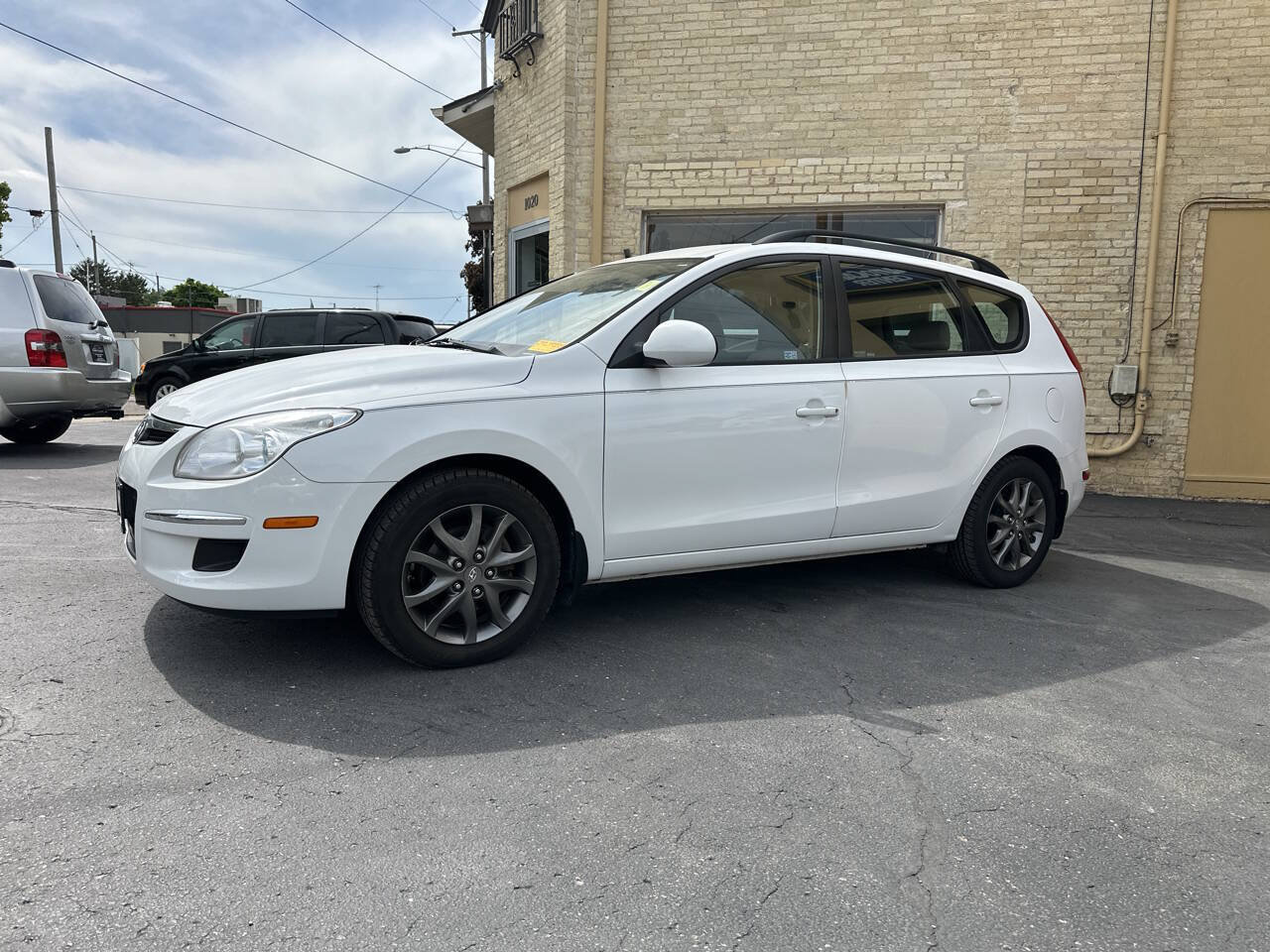 Used 2012 Hyundai Elantra w/ Preferred Pkg