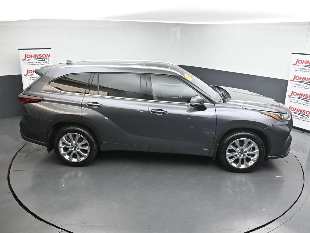 Used 2024 Toyota Highlander Limited AWD/4WD image 37