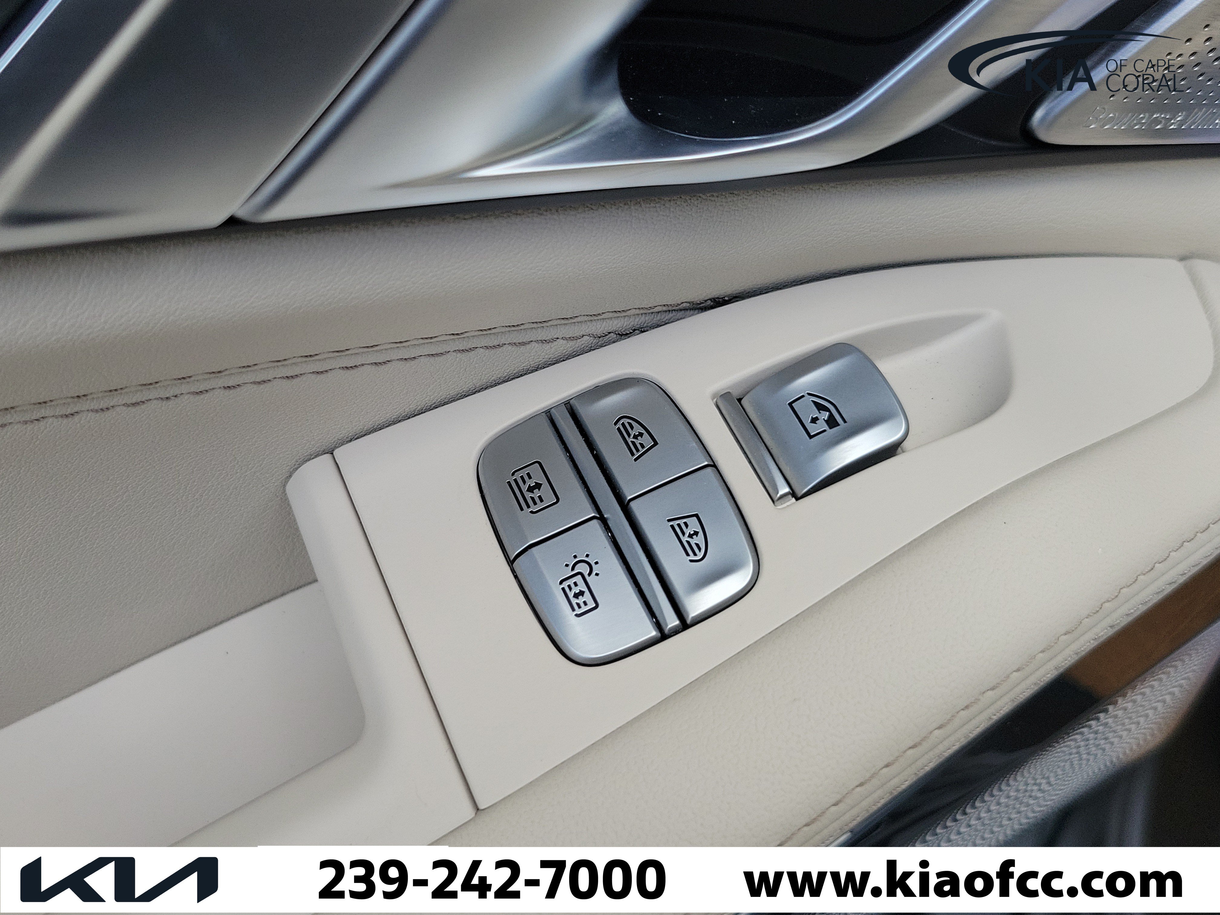 Used 2025 BMW X7 M60i AWD/4WD image 17