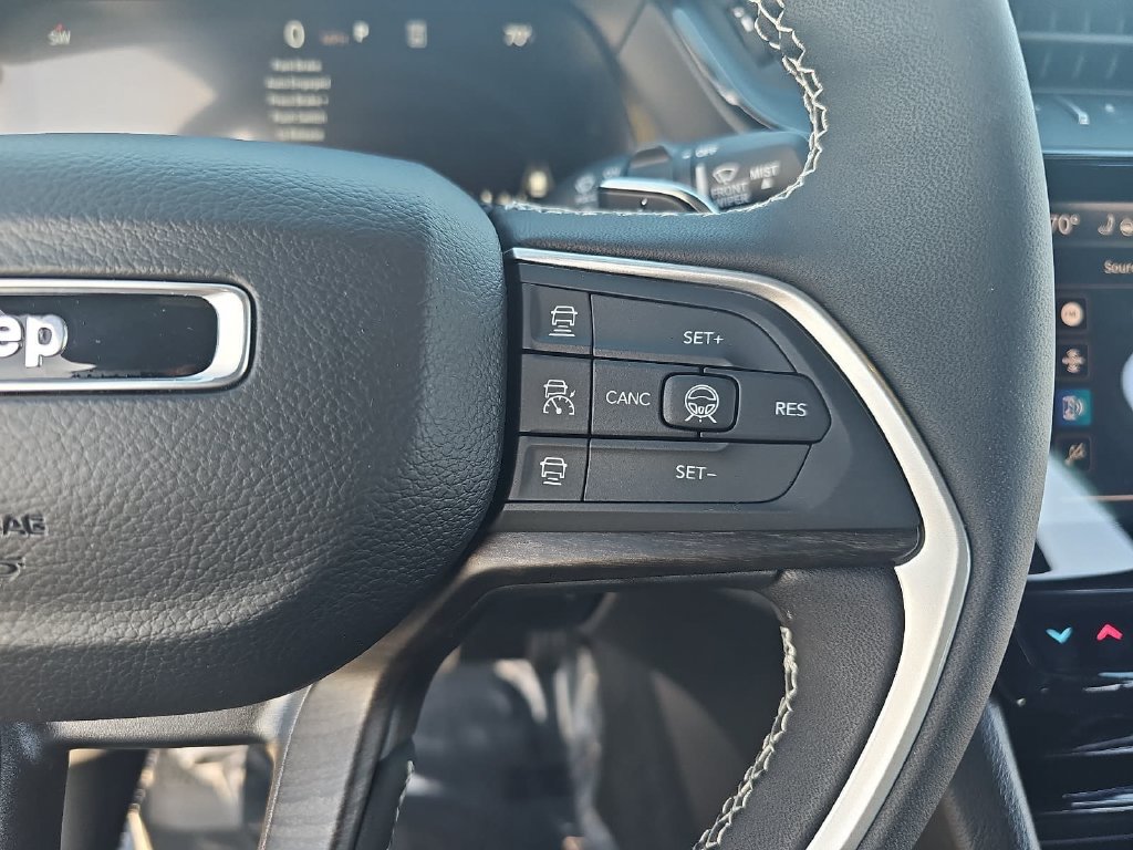 Used 2026 Jeep Grand Cherokee Limited AWD/4WD image 18