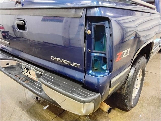 Used 2001 Chevrolet Silverado 1500 LS w/ Off-Road Chassis Pkg AWD/4WD image 17