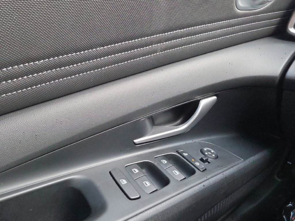 Used 2021 Hyundai Elantra Limited FWD image 20