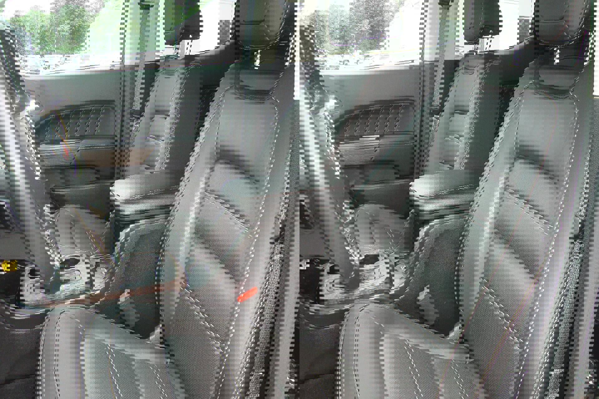 Certified 2022 GMC Canyon Denali image 8