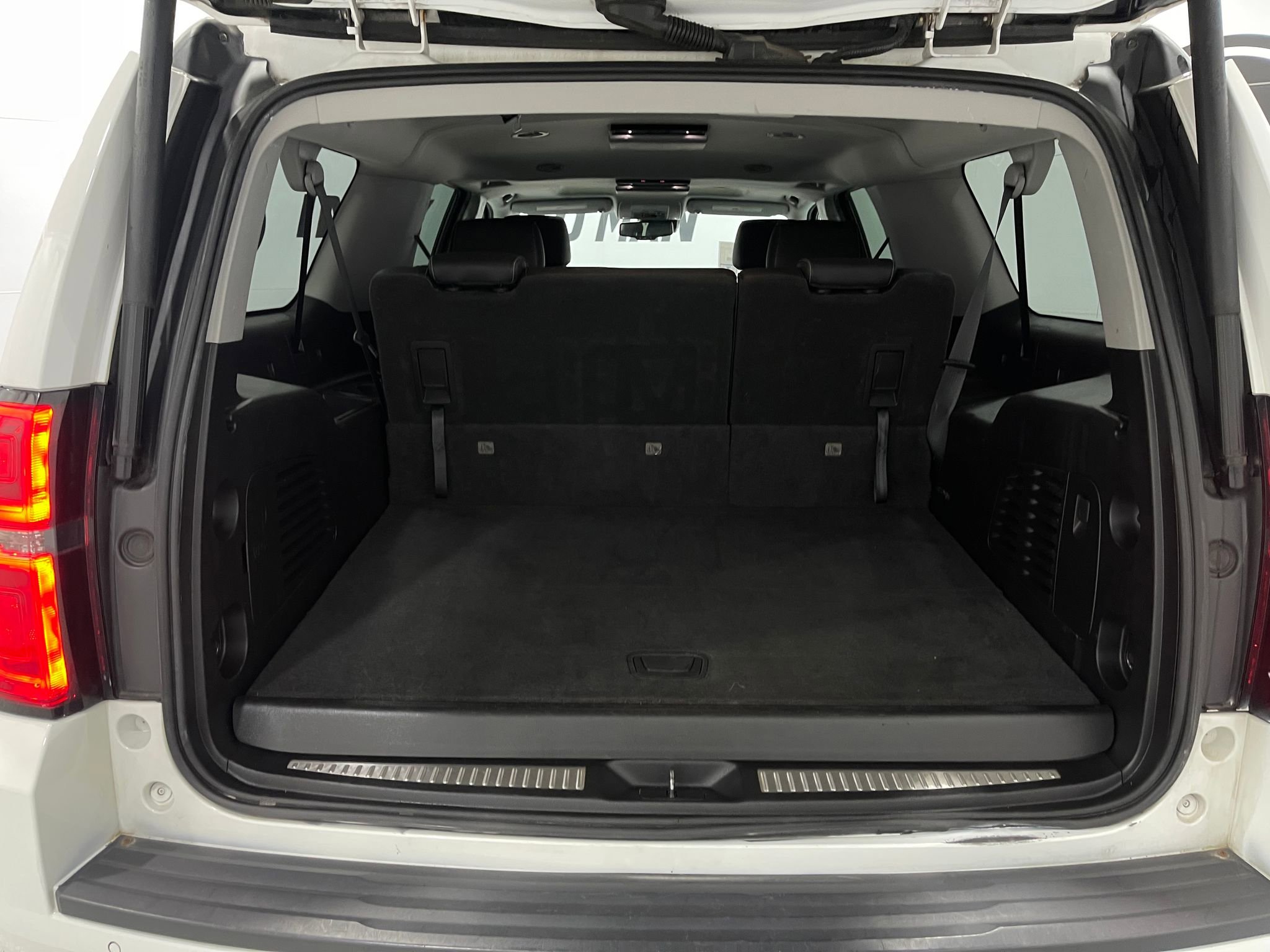 Used 2018 Chevrolet Suburban LT image 23