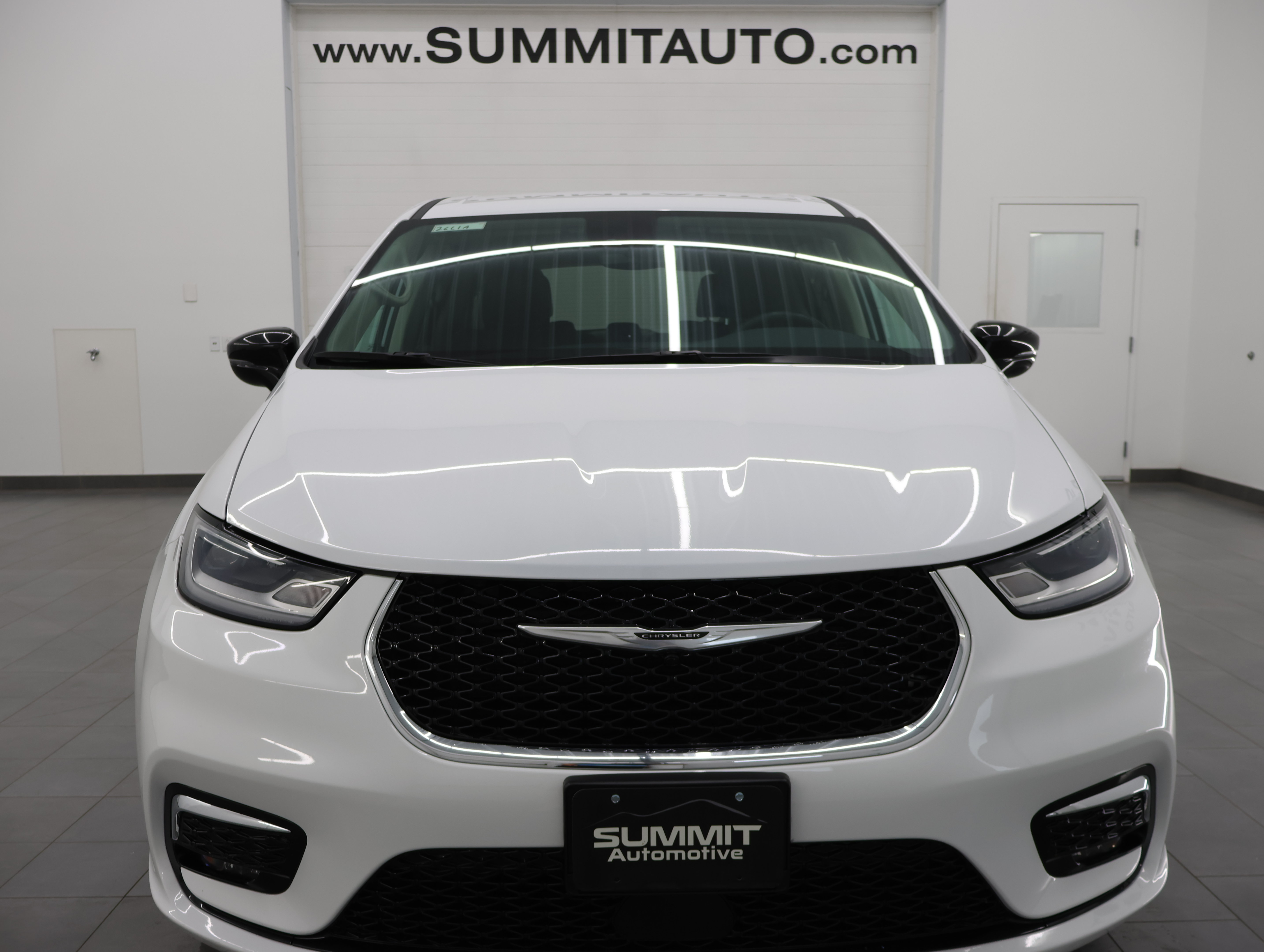Used 2024 Chrysler Pacifica Touring-L FWD image 21