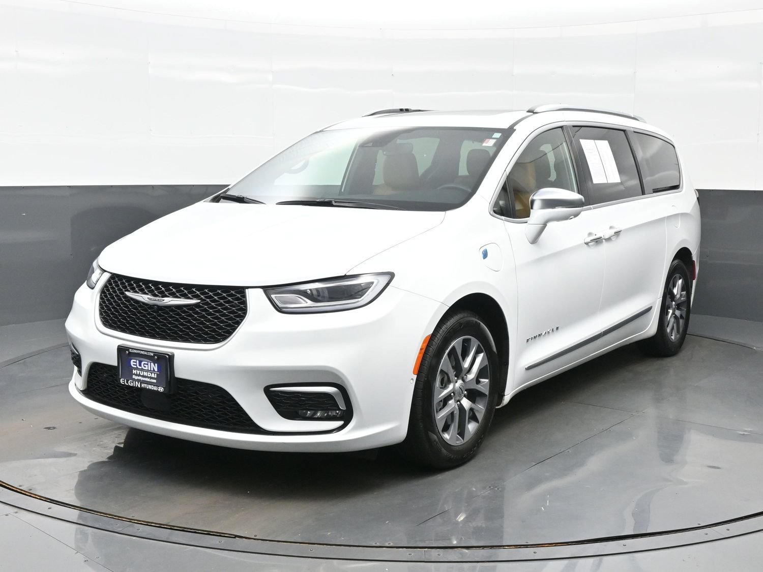 Used 2022 Chrysler Pacifica Pinnacle FWD image 1