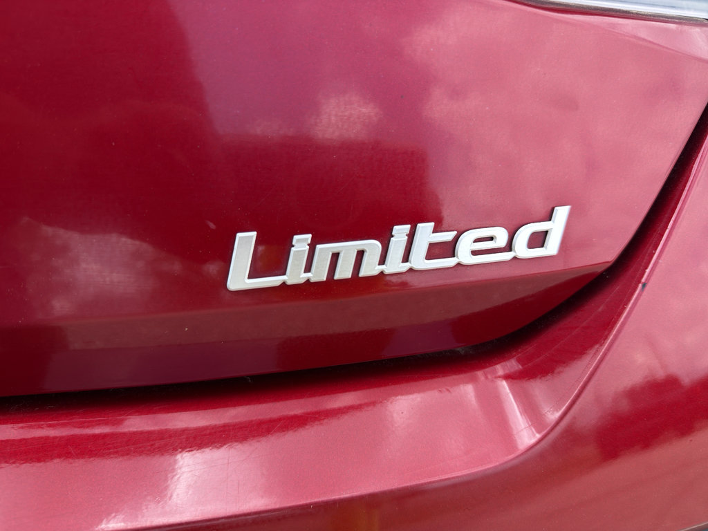 Used 2025 Hyundai Elantra Limited FWD image 9