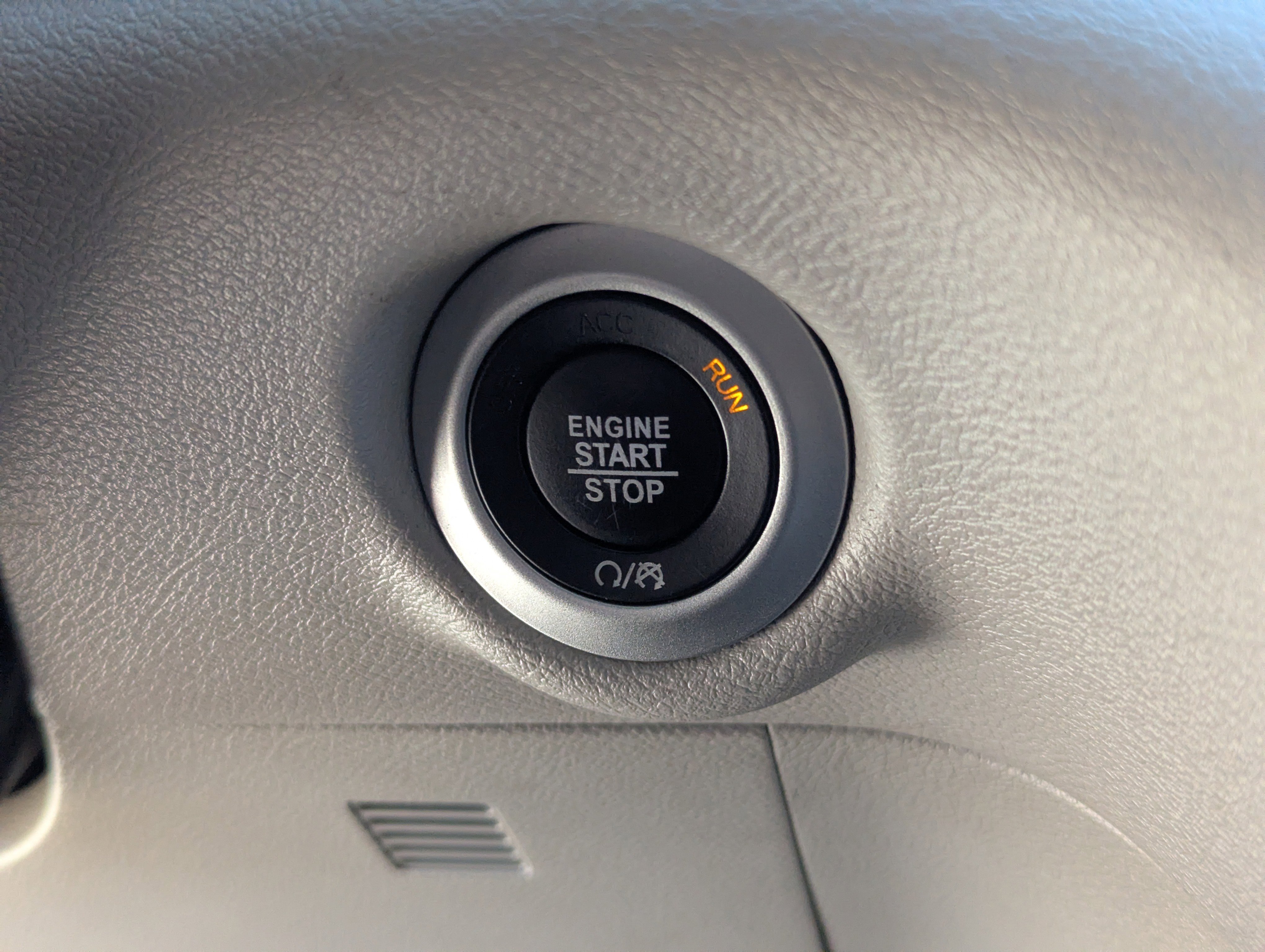 Used 2024 Chrysler Pacifica Touring-L image 30