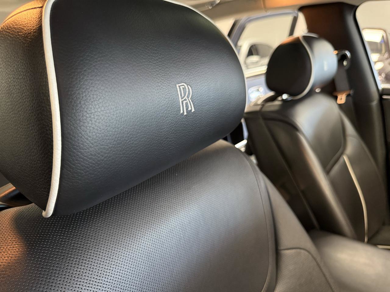Used 2016 Rolls-Royce Ghost RWD image 31